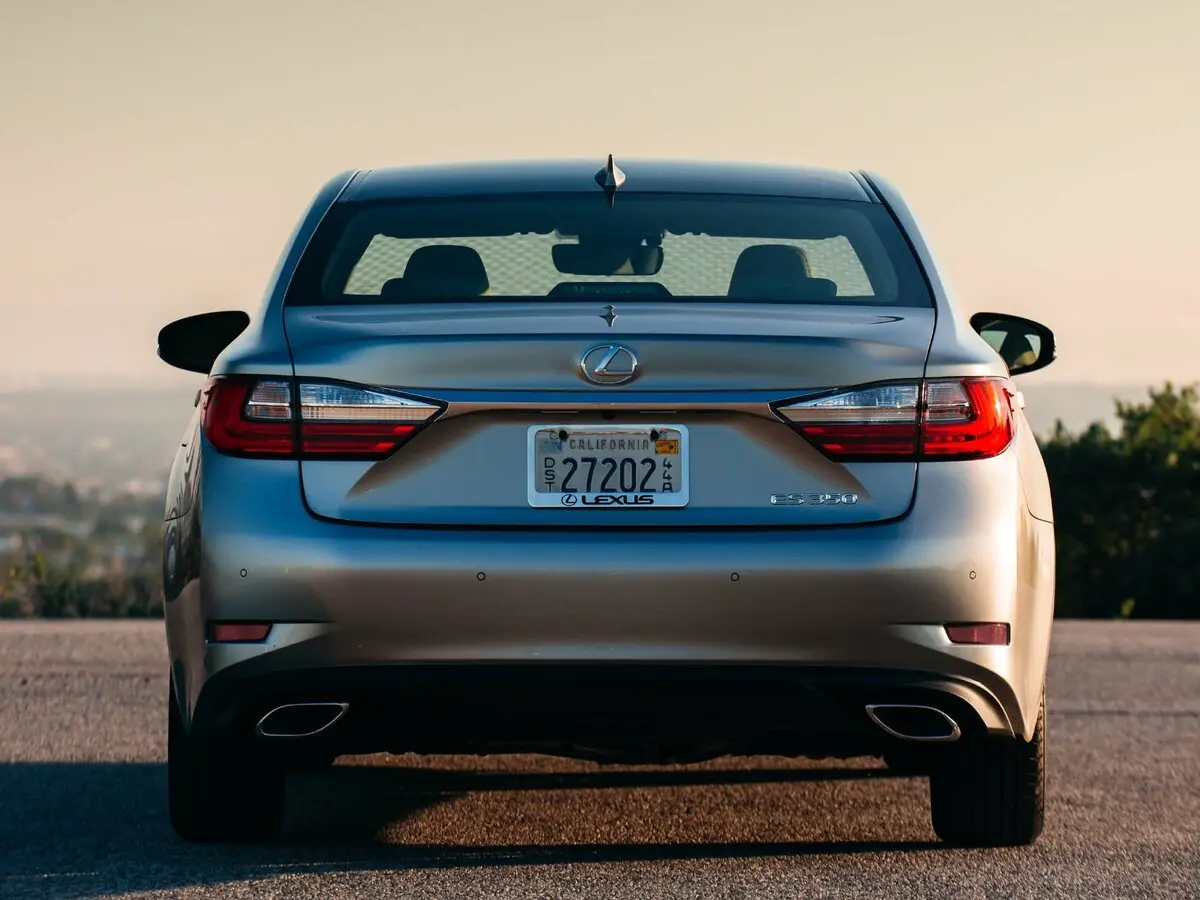 Lexus ES VI Рестайлинг Седан — фото 5