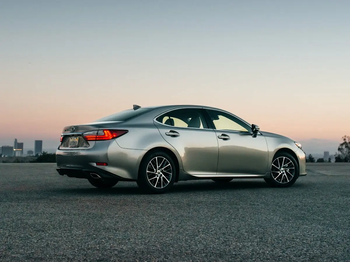 Lexus ES VI Рестайлинг Седан — фото 6