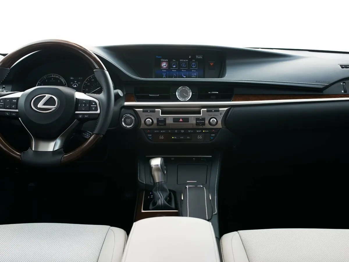 Lexus ES VI Рестайлинг Седан — фото 7