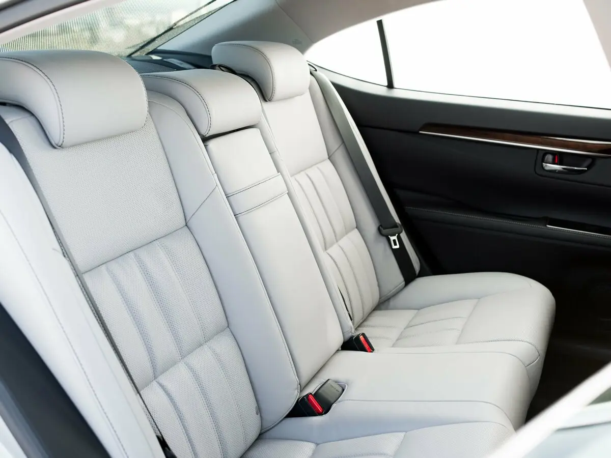 Lexus ES VI Рестайлинг Седан — фото 12