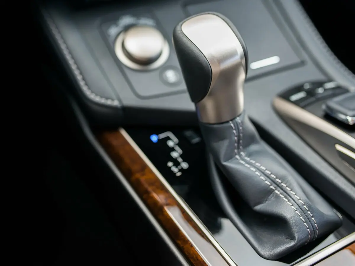 Lexus ES VI Рестайлинг Седан — фото 13