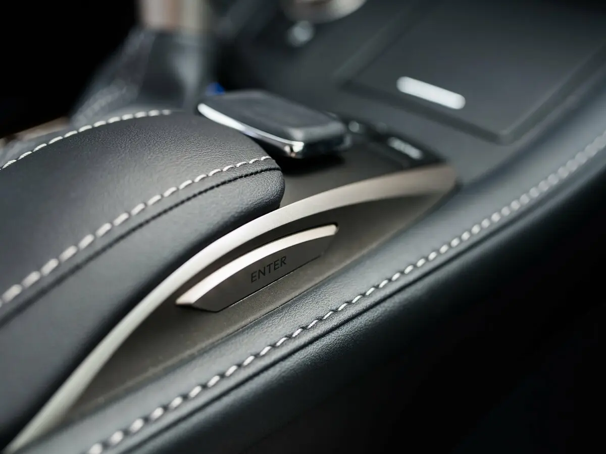 Lexus ES VI Рестайлинг Седан — фото 17
