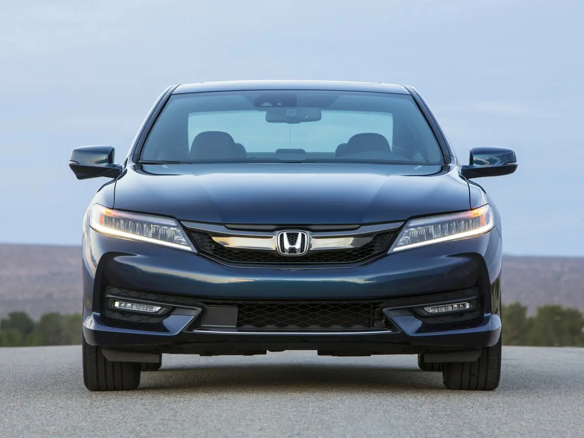 Honda Accord IX Рестайлинг Купе — фото 3