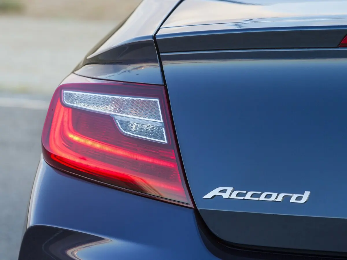 Honda Accord IX Рестайлинг Купе — фото 13