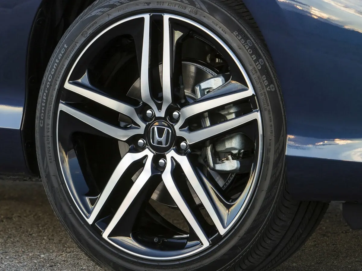 Honda Accord IX Рестайлинг Купе — фото 16