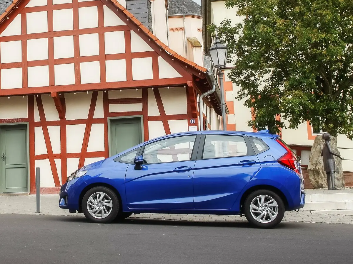 Honda Jazz III Хэтчбек 5 дв. — фото 2