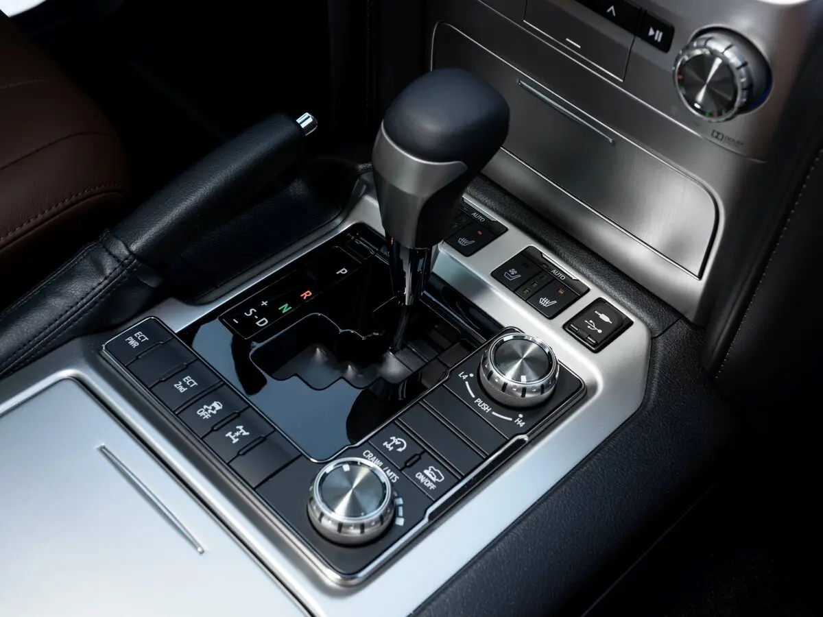 Toyota Land Cruiser 200 Series Рестайлинг 2 Внедорожник 5 дв. — фото 14