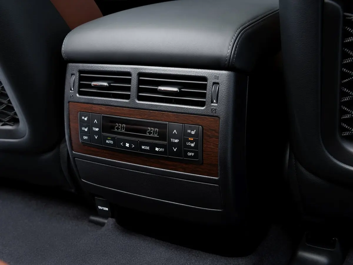 Toyota Land Cruiser 200 Series Рестайлинг 2 Внедорожник 5 дв. — фото 20