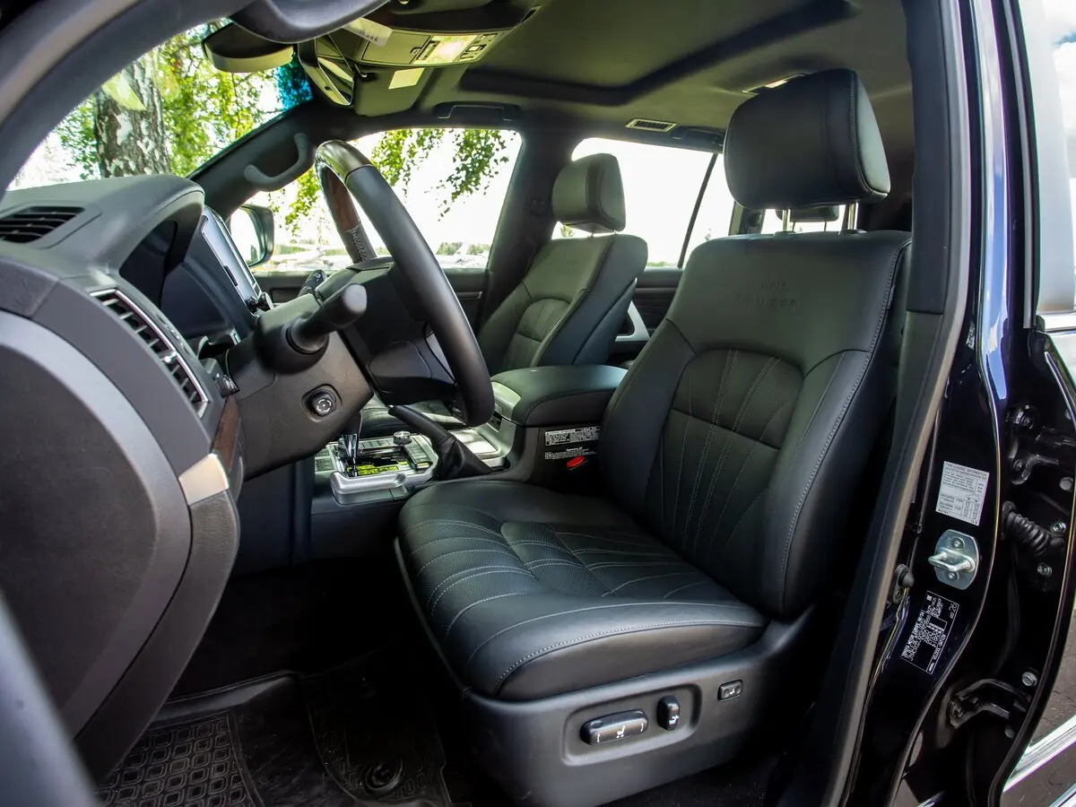 Toyota Land Cruiser 200 Series Рестайлинг 2 Внедорожник 5 дв. — фото 29