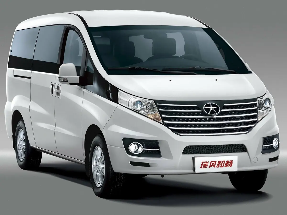 JAC M5 2011 – 2025 Минивэн — photo 2