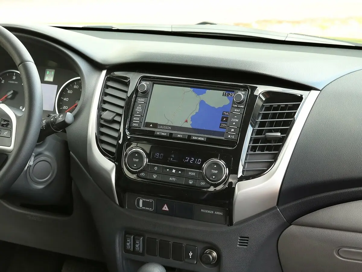 Mitsubishi L200 V Пикап Двойная кабина — сүрөт 13