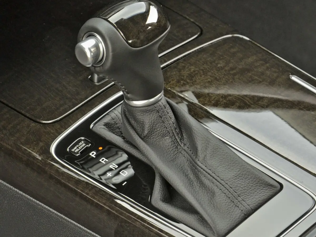 Kia Cadenza I Рестайлинг Седан — сүрөт 12