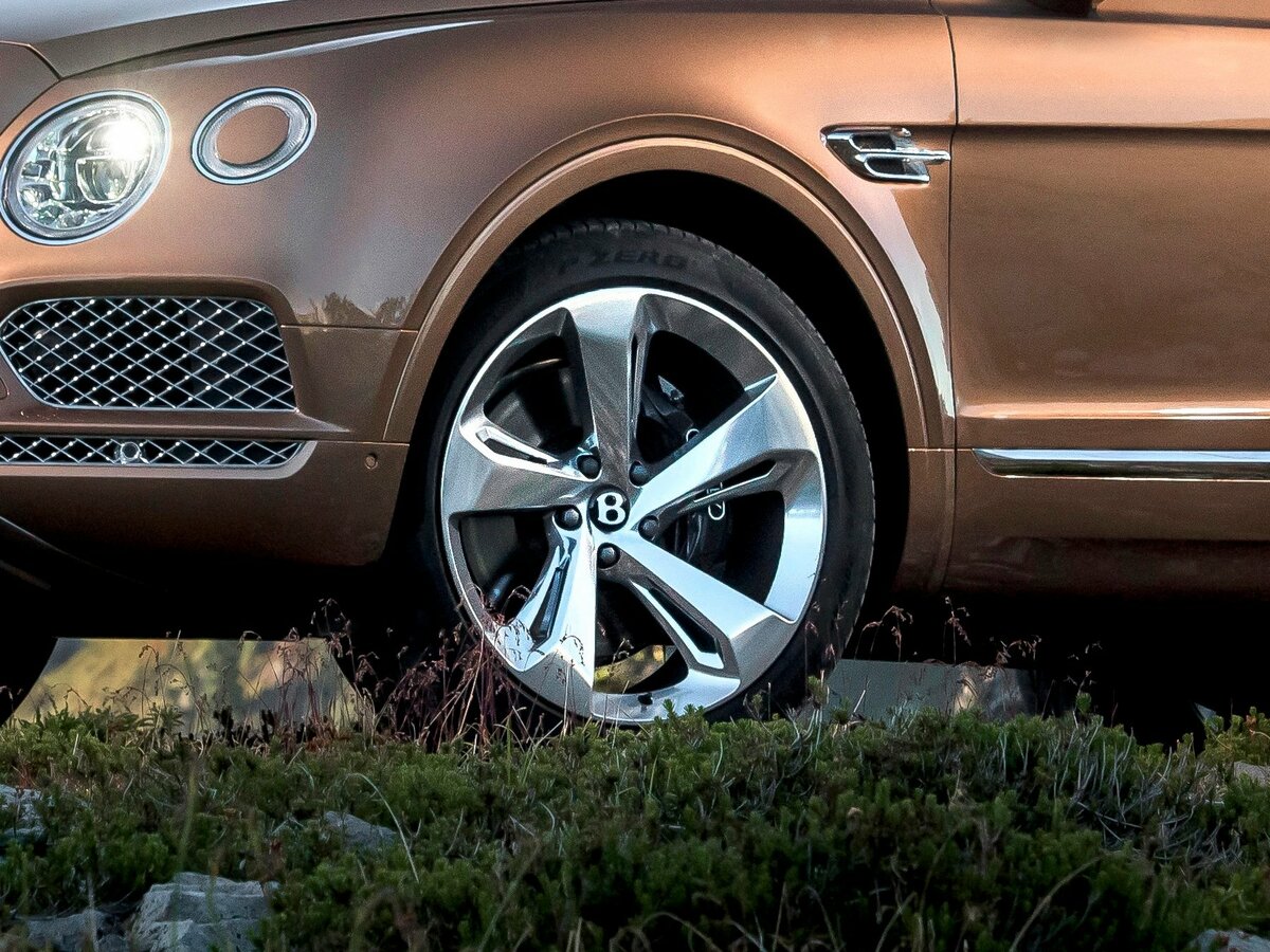 Bentley Bentayga I Внедорожник 5 дв. — фото 16