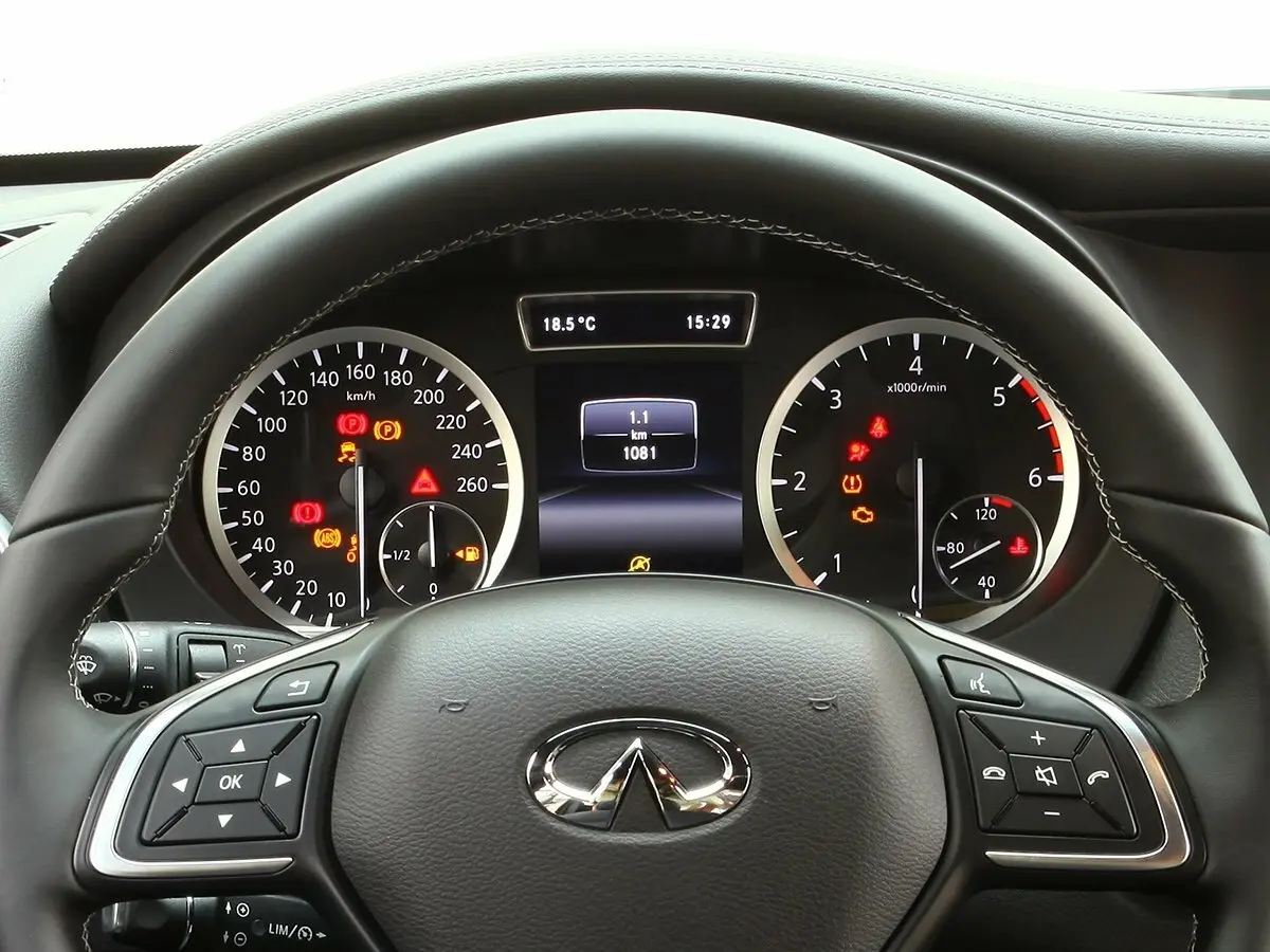 Infiniti Q30 2015 – 2019 Хэтчбек 5 дв. — сүрөт 9