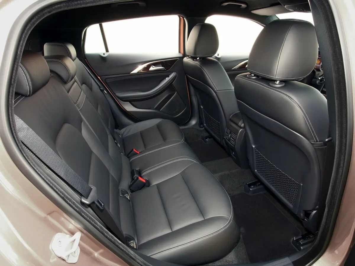 Infiniti Q30 2015 – 2019 Хэтчбек 5 дв. — сүрөт 11