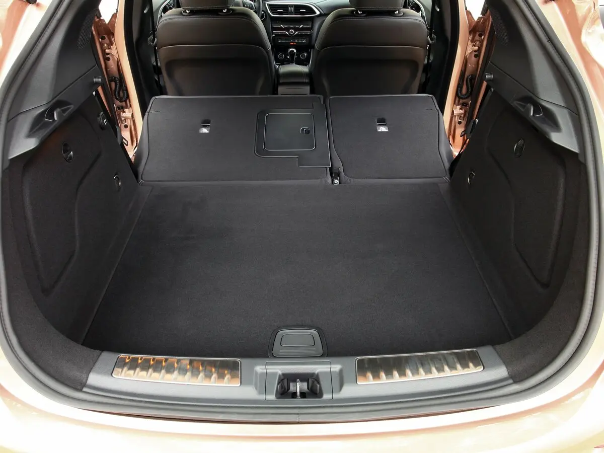 Infiniti Q30 2015 – 2019 Хэтчбек 5 дв. — сүрөт 15
