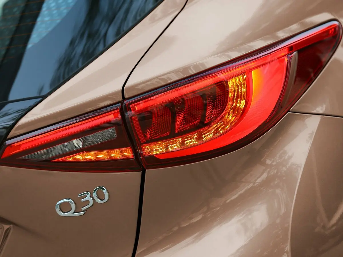 Infiniti Q30 2015 – 2019 Хэтчбек 5 дв. — сүрөт 18