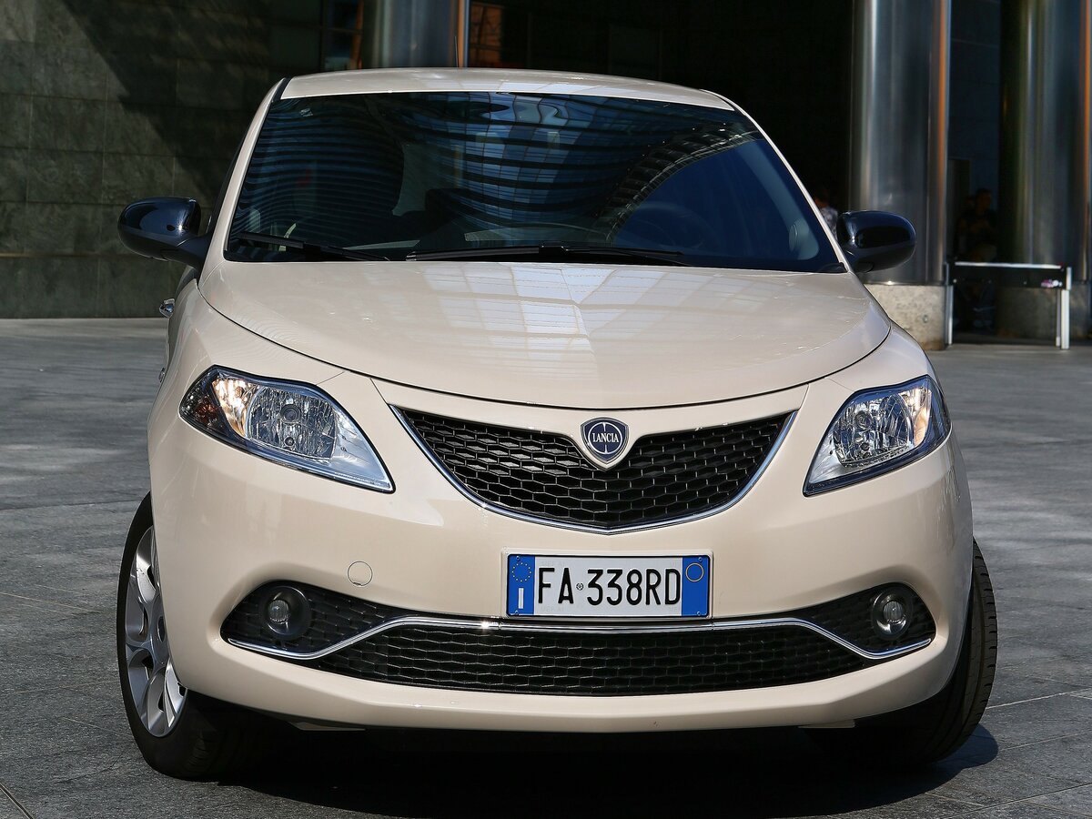 Lancia Ypsilon III (Type 846) Рестайлинг Хэтчбек 5 дв. — фото 2