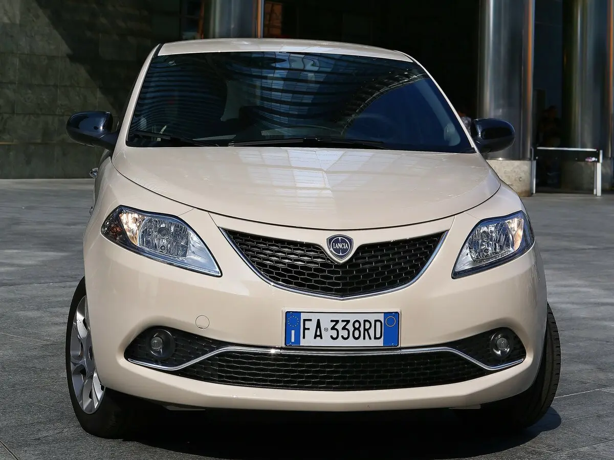 Lancia Ypsilon III (Type 846) Рестайлинг Хэтчбек 5 дв. — 照片 2