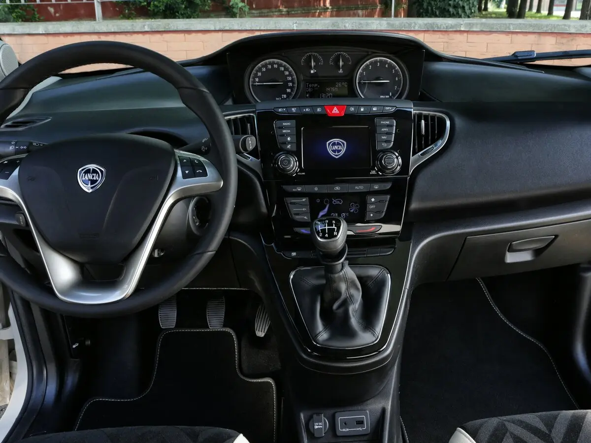 Lancia Ypsilon III (Type 846) Рестайлинг Хэтчбек 5 дв. — 照片 5