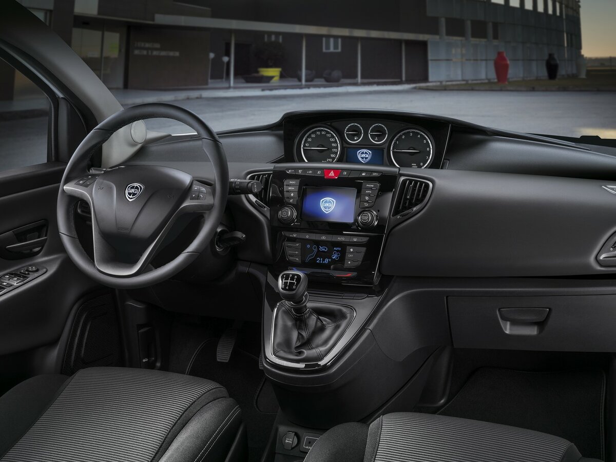 Lancia Ypsilon III (Type 846) Рестайлинг Хэтчбек 5 дв. — фото 6