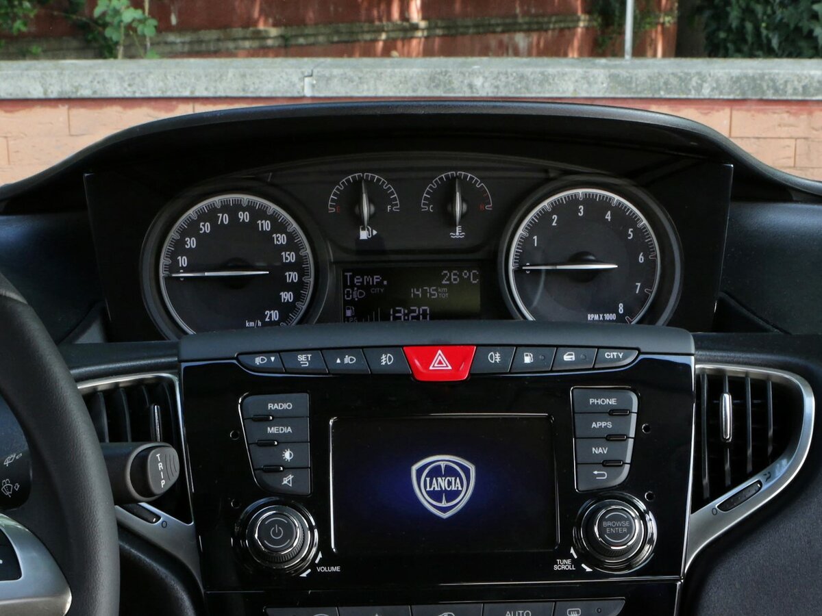 Lancia Ypsilon III (Type 846) Рестайлинг Хэтчбек 5 дв. — фото 8