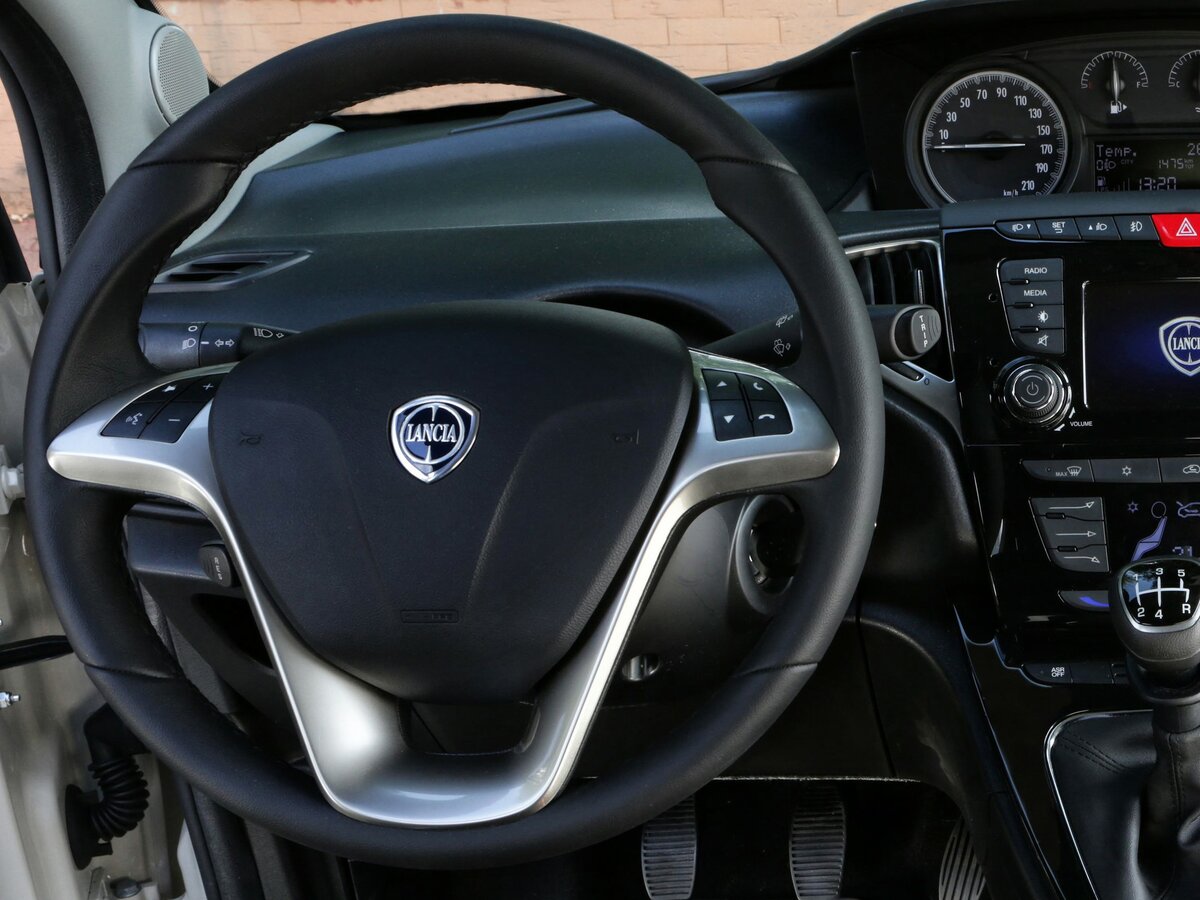 Lancia Ypsilon III (Type 846) Рестайлинг Хэтчбек 5 дв. — фото 9