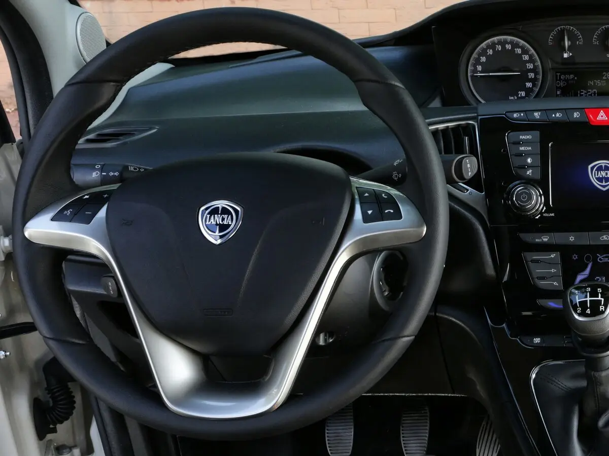 Lancia Ypsilon III (Type 846) Рестайлинг Хэтчбек 5 дв. — 照片 9