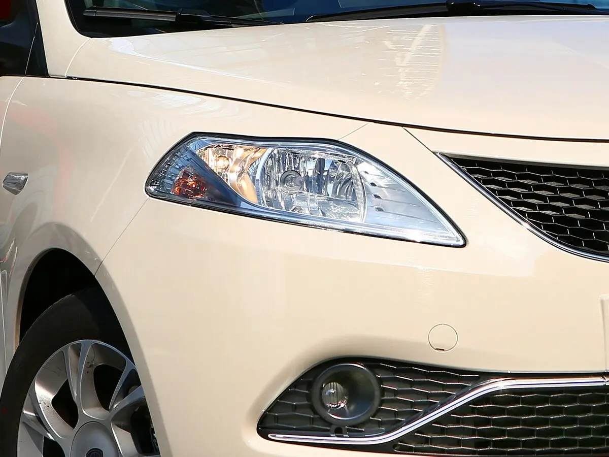 Lancia Ypsilon III (Type 846) Рестайлинг Хэтчбек 5 дв. — 照片 12