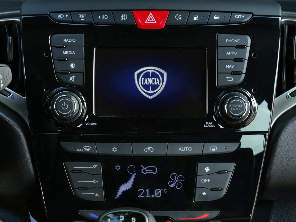 Lancia Ypsilon III (Type 846) Рестайлинг Хэтчбек 5 дв. — фото 15