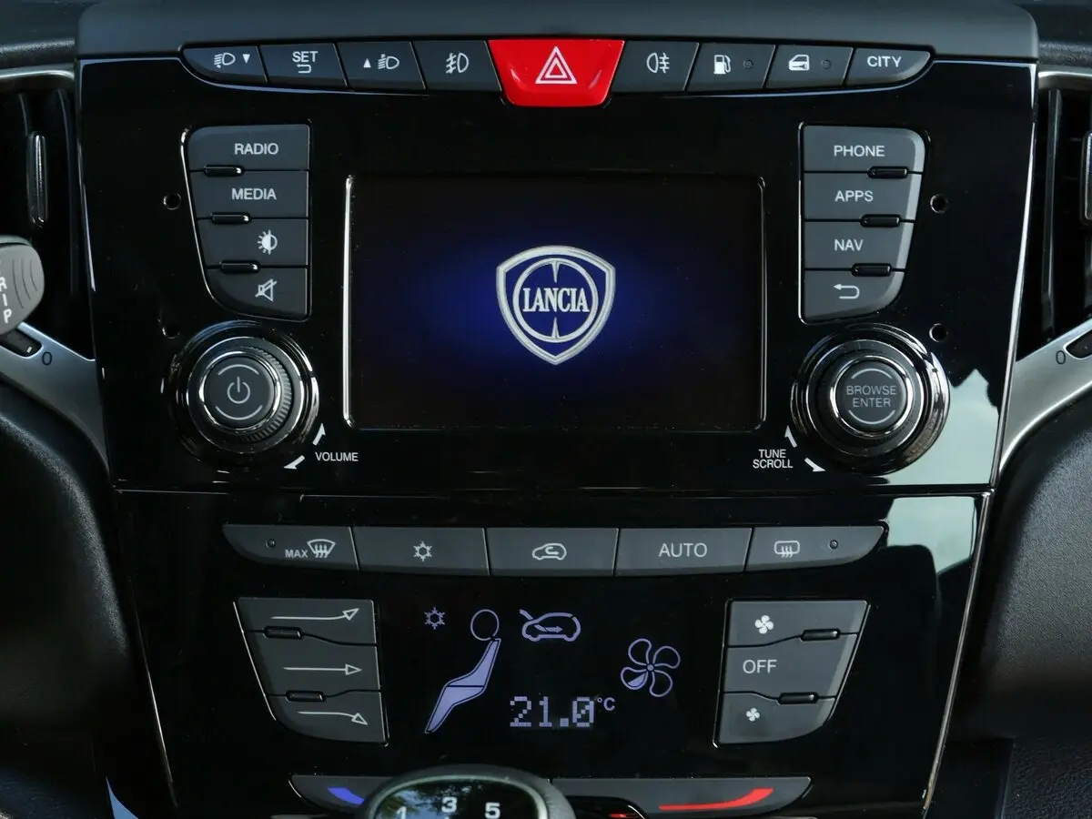 Lancia Ypsilon III (Type 846) Рестайлинг Хэтчбек 5 дв. — 照片 15