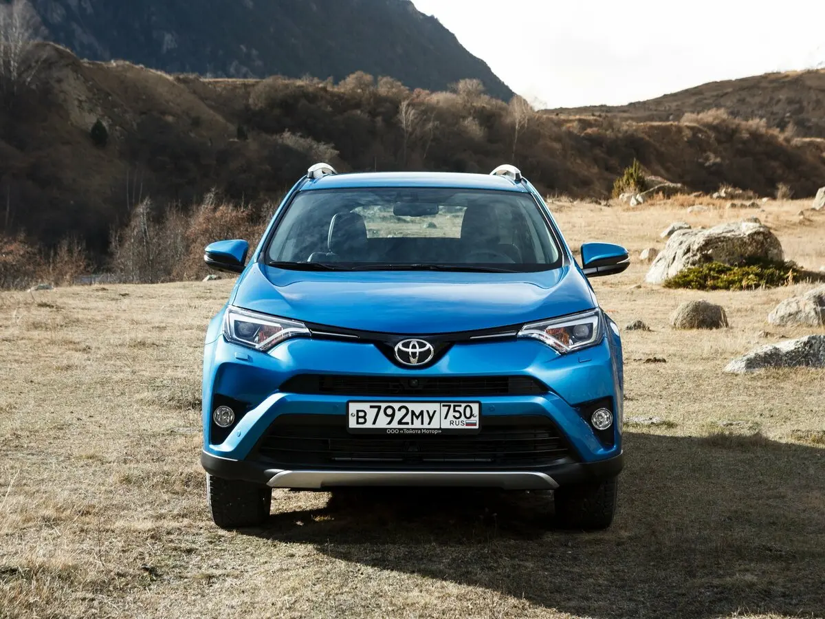Toyota RAV4 IV (XA40) Рестайлинг Внедорожник 5 дв. — фото 3