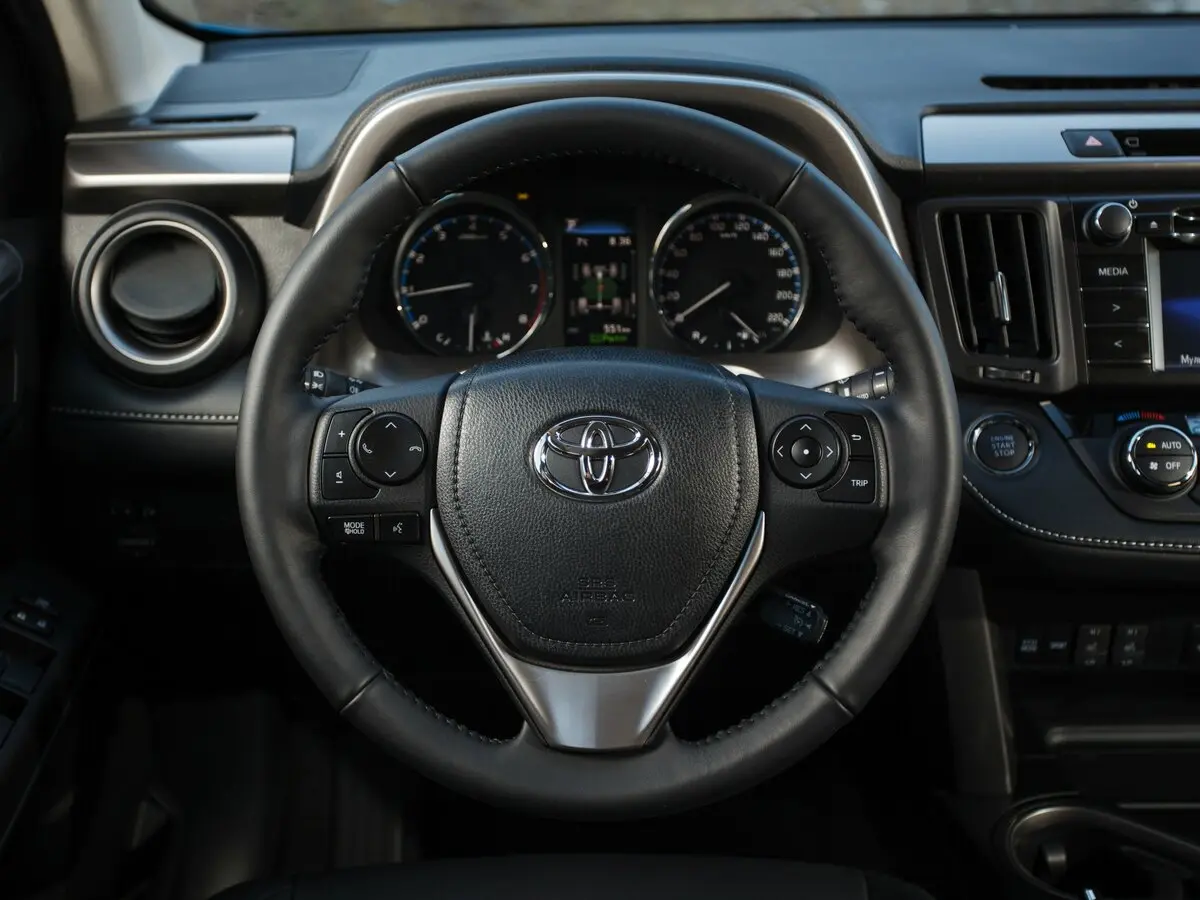 Toyota RAV4 IV (XA40) Рестайлинг Внедорожник 5 дв. — фото 10