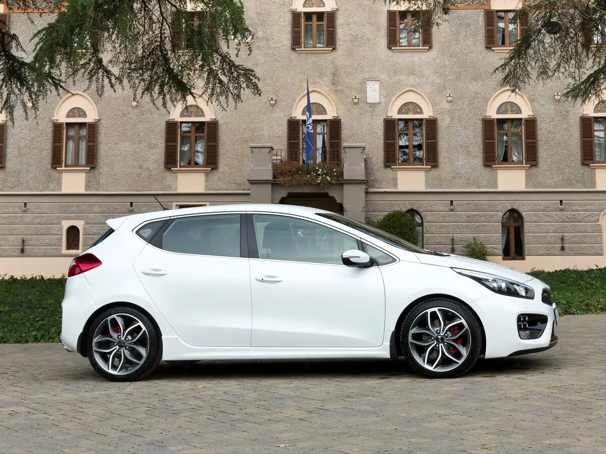 Kia Ceed GT I Рестайлинг Хэтчбек 5 дв. — сүрөт 2