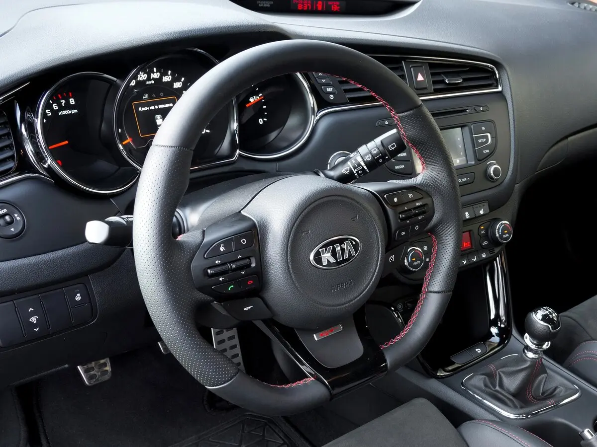 Kia Ceed GT I Рестайлинг Хэтчбек 5 дв. — сүрөт 10