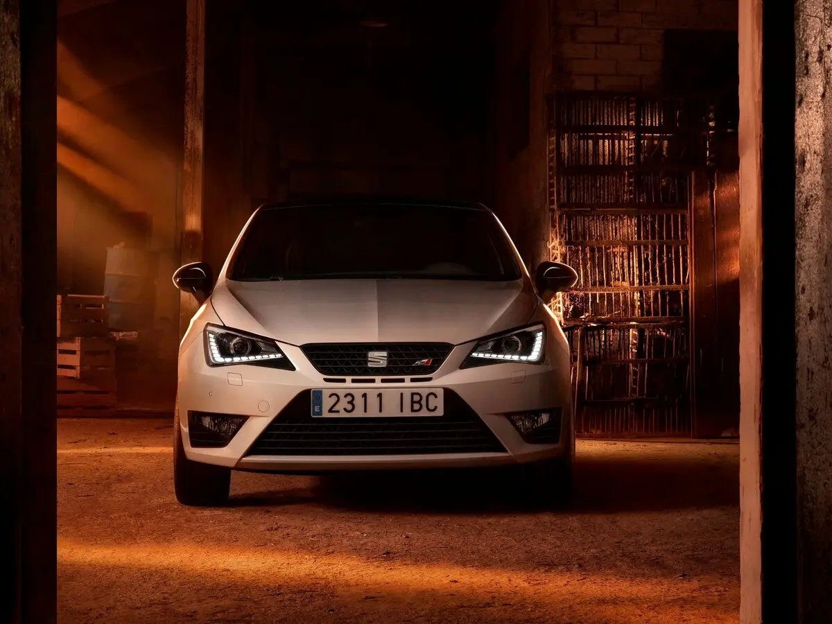 SEAT Ibiza Cupra IV Рестайлинг 2 Хэтчбек 3 дв. — photo 2