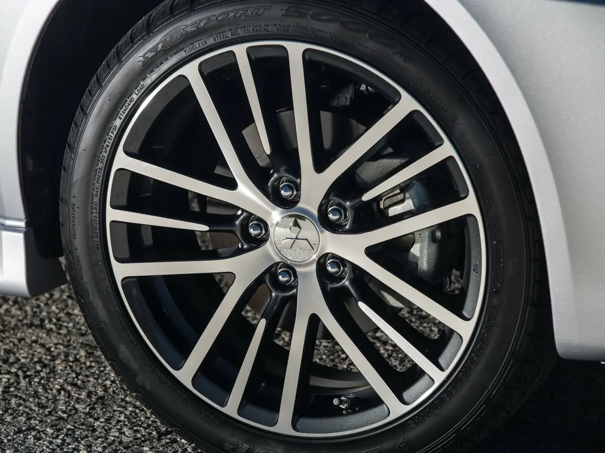 Mitsubishi Lancer X Рестайлинг 2 Седан — фото 17