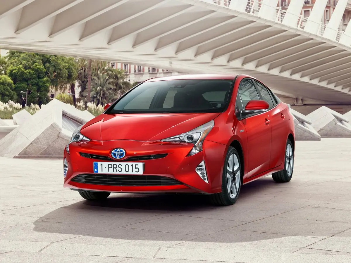 Toyota Prius IV (XW50) Лифтбек