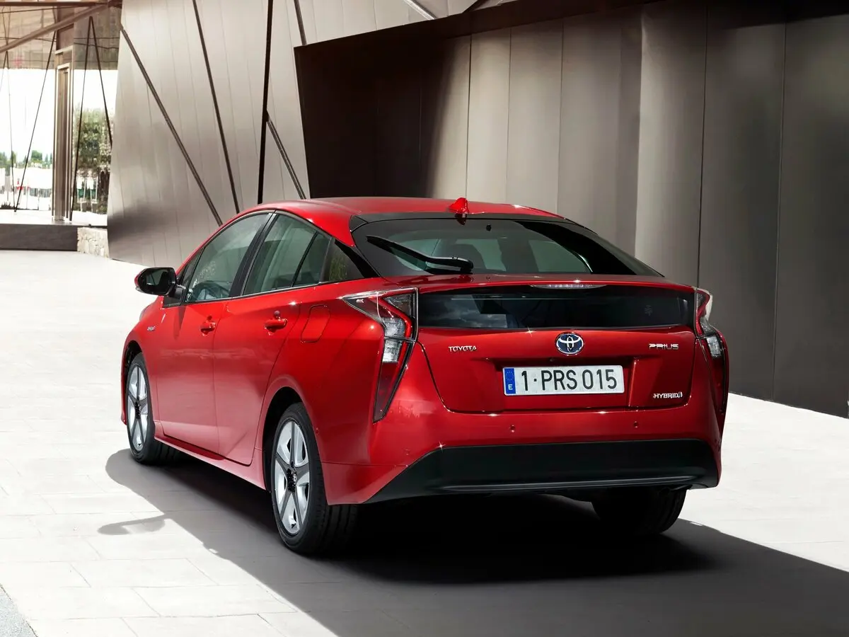Toyota Prius IV (XW50) Лифтбек — фото 5