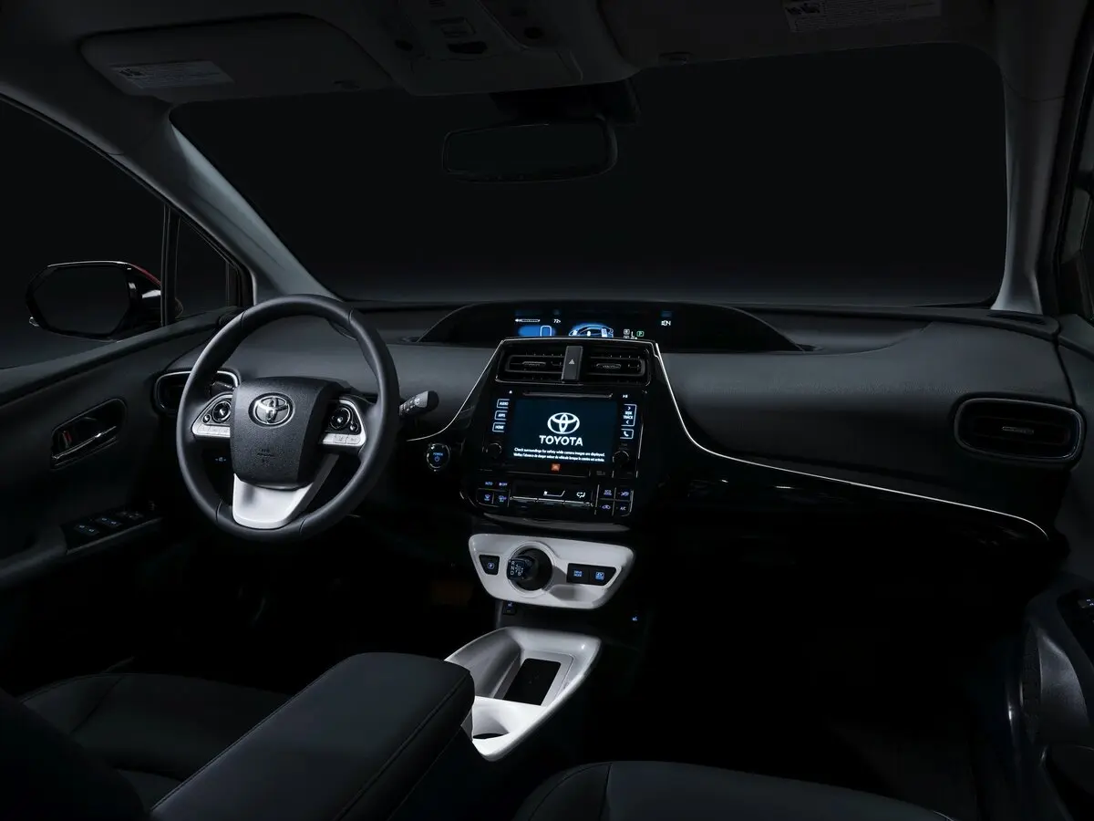 Toyota Prius IV (XW50) Лифтбек — фото 7
