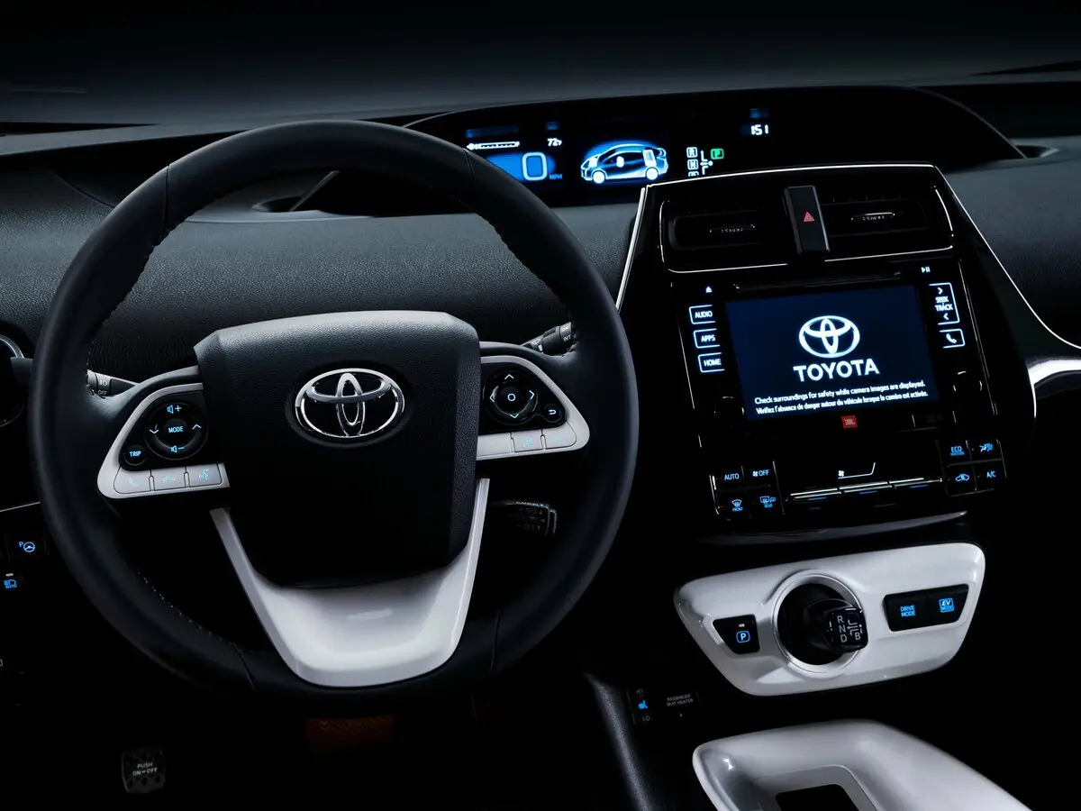 Toyota Prius IV (XW50) Лифтбек — фото 8
