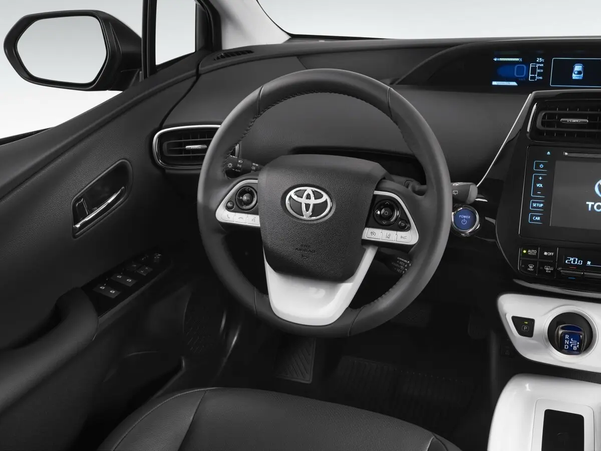 Toyota Prius IV (XW50) Лифтбек — фото 10