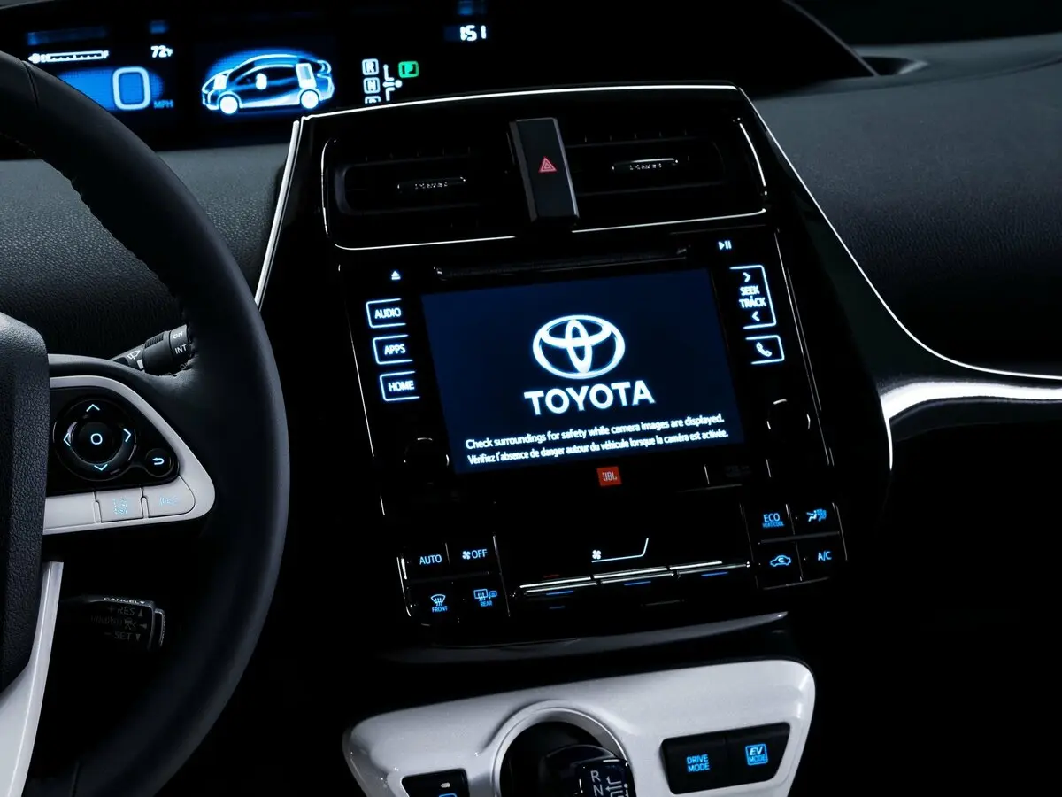 Toyota Prius IV (XW50) Лифтбек — фото 15