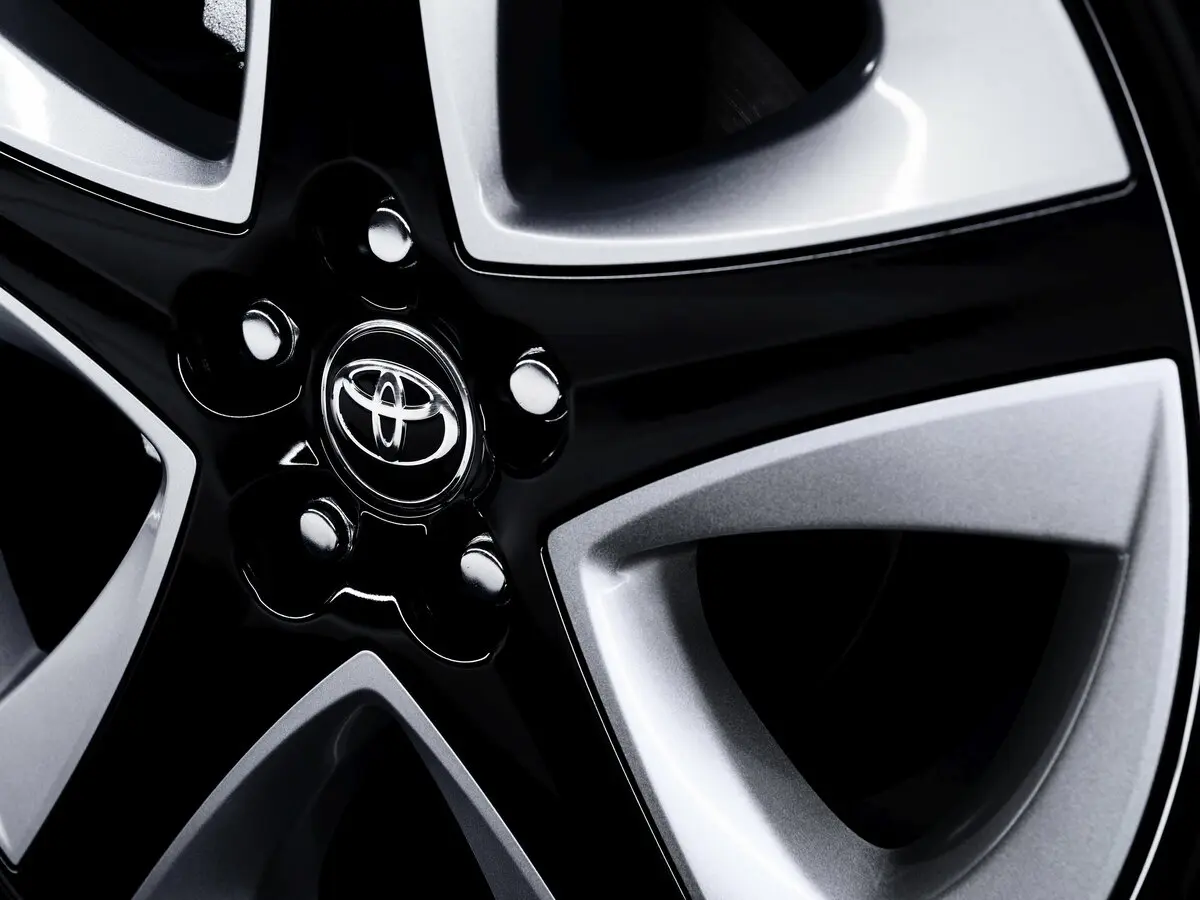 Toyota Prius IV (XW50) Лифтбек — фото 17