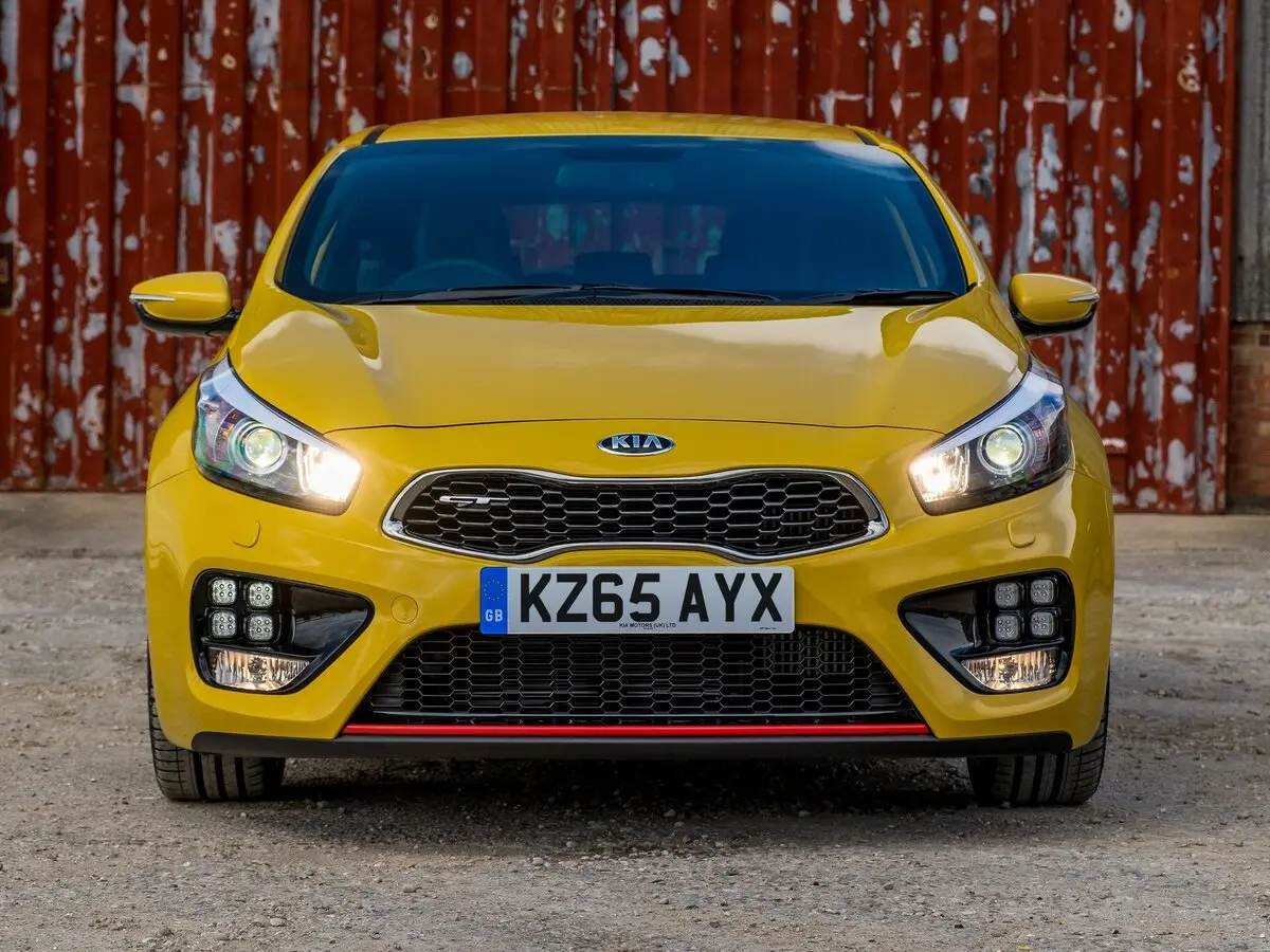 Kia Ceed GT I Рестайлинг Хэтчбек 3 дв. — сүрөт 3