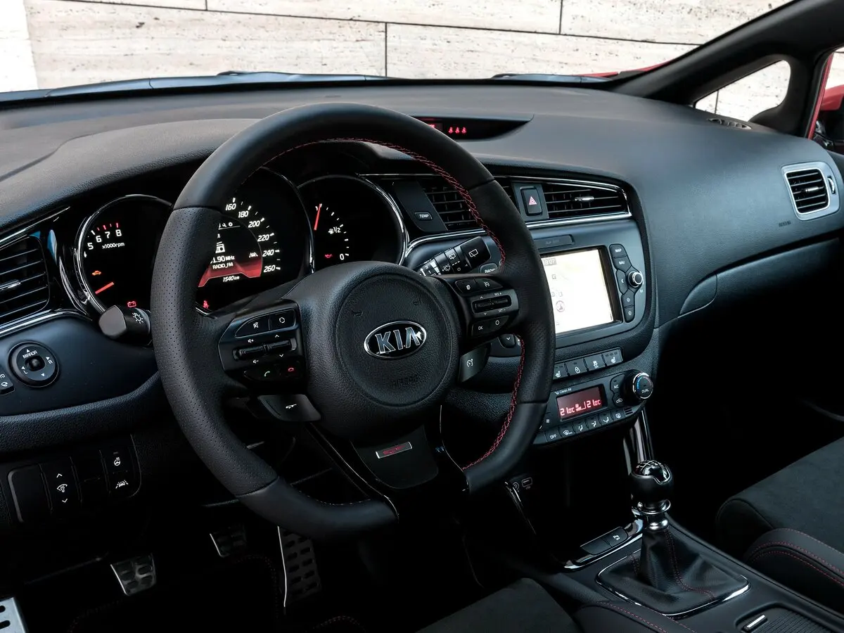 Kia Ceed GT I Рестайлинг Хэтчбек 3 дв. — сүрөт 5