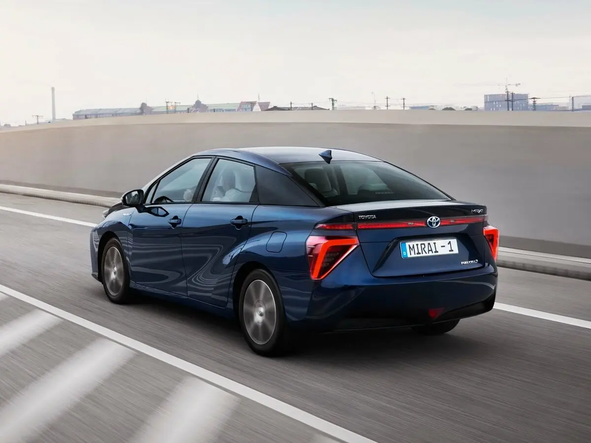 Toyota Mirai I Седан — фото 5