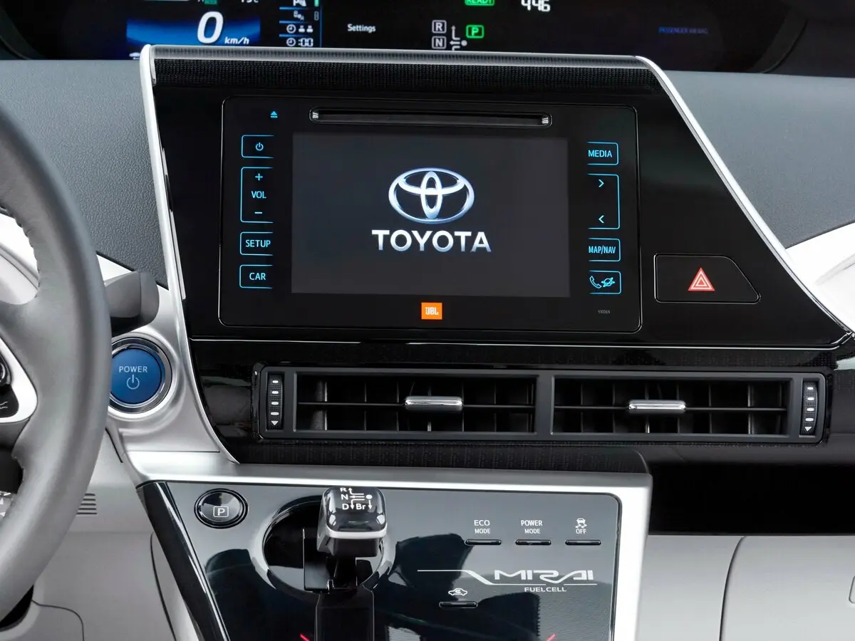 Toyota Mirai I Седан — фото 17