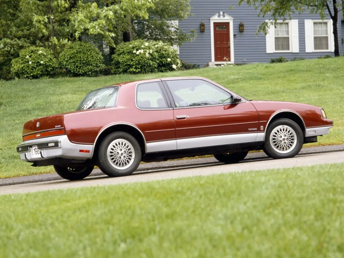 Oldsmobile Toronado IV Купе — 照片 2