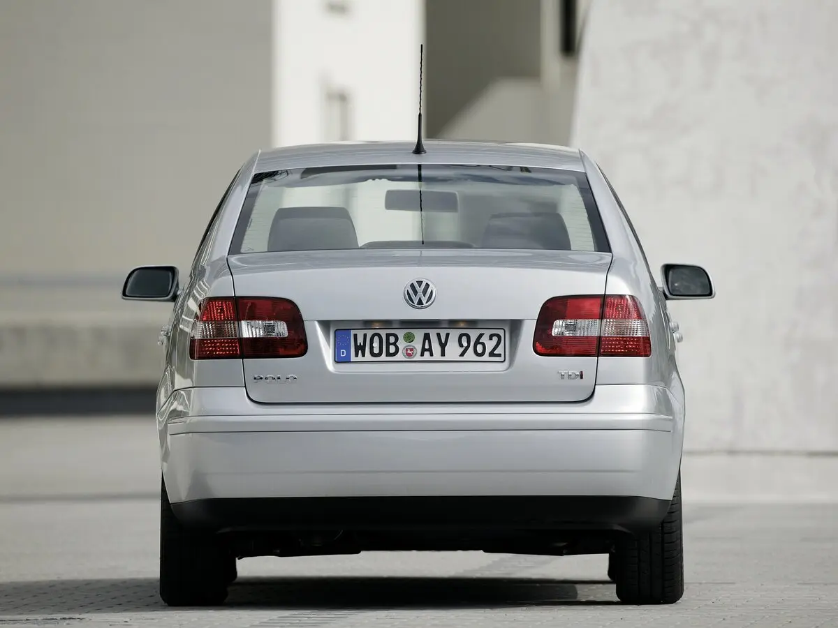 Volkswagen Polo IV Седан — фото 4